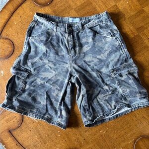 Cargo camo shorts